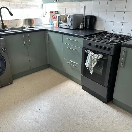 Huge Room By London Bridge - King Sized Bed